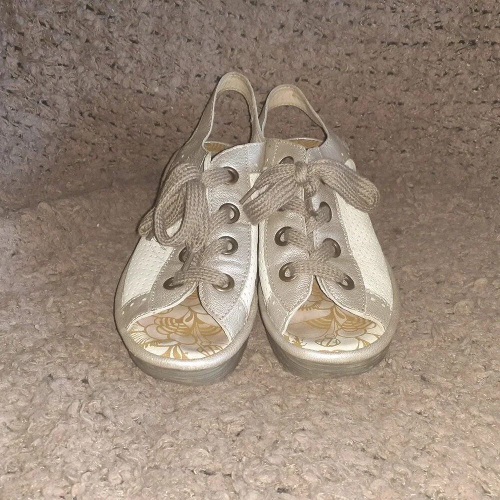 FLY LONDON-Yuta-Cream Leather/Metallic-Lace-Up Wedge-Perforated-Sz 41-Excellent
